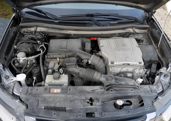 Mitsubishi Outlander cena 99500 przebieg: 114850, rok produkcji 2017 z Jordanów małe 529